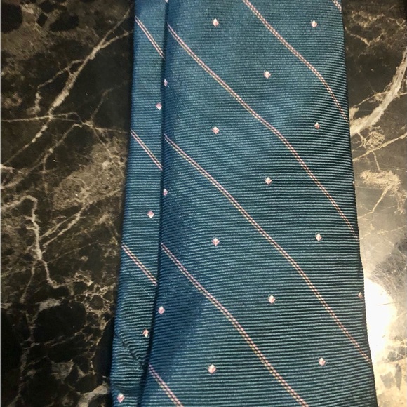 Hello THIS LISTING IS FOR ALOT OF 3 CHRISTIAN DIOR TIES. - Picture 8 of 8